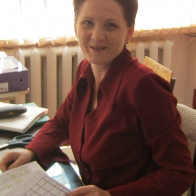 Реуцкая Ирина Евгеньевна, учитель истории, директор школы.
